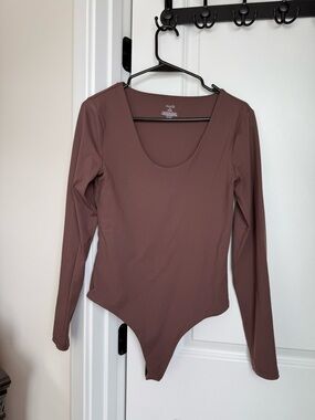 nuuds Long-Sleeve Scoop Neck Bodysuit - Mauve Brown